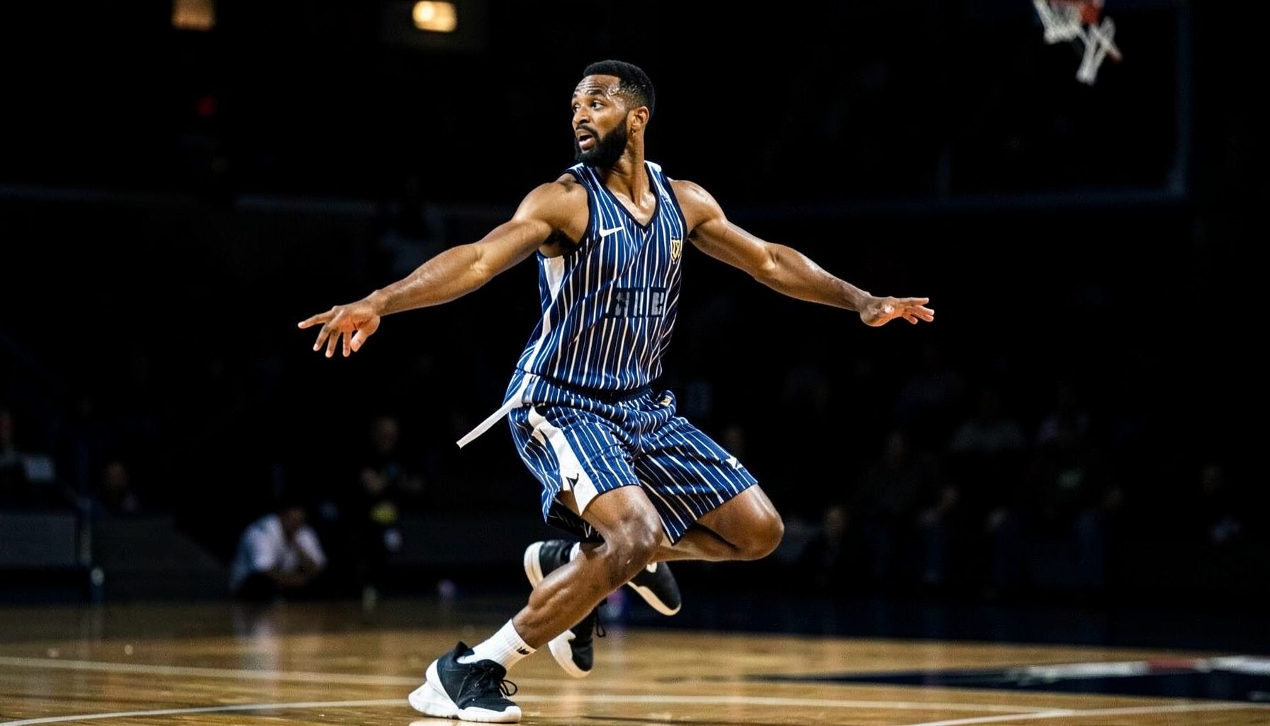 Jugador de básquet profesional en acción sobre cancha oscura, uniforme con rayas finas azul marino y blanco